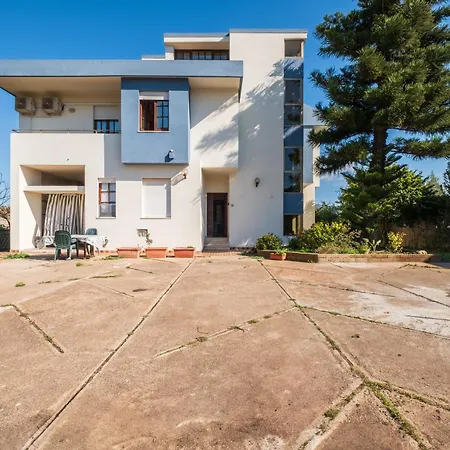 Big S Andrea- Privat Parking-netflix-self Ck -450m From The